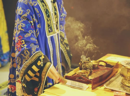 念这一神咒可以接收宇宙信息场,初步达到一定的“天人感应”!敢