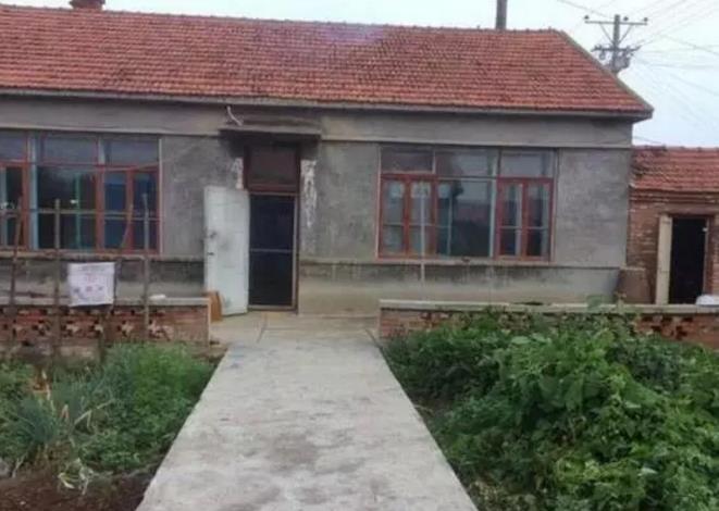 农村住宅周边有这些东西,建好了也是浪费钱!