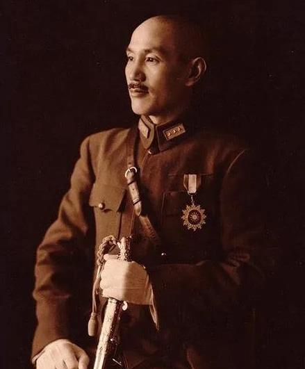 闲谈为什么蒋介石孙中山毛泽东等人都是九五之尊命?
